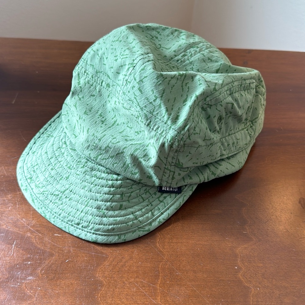 REI packable cap, like-new condition